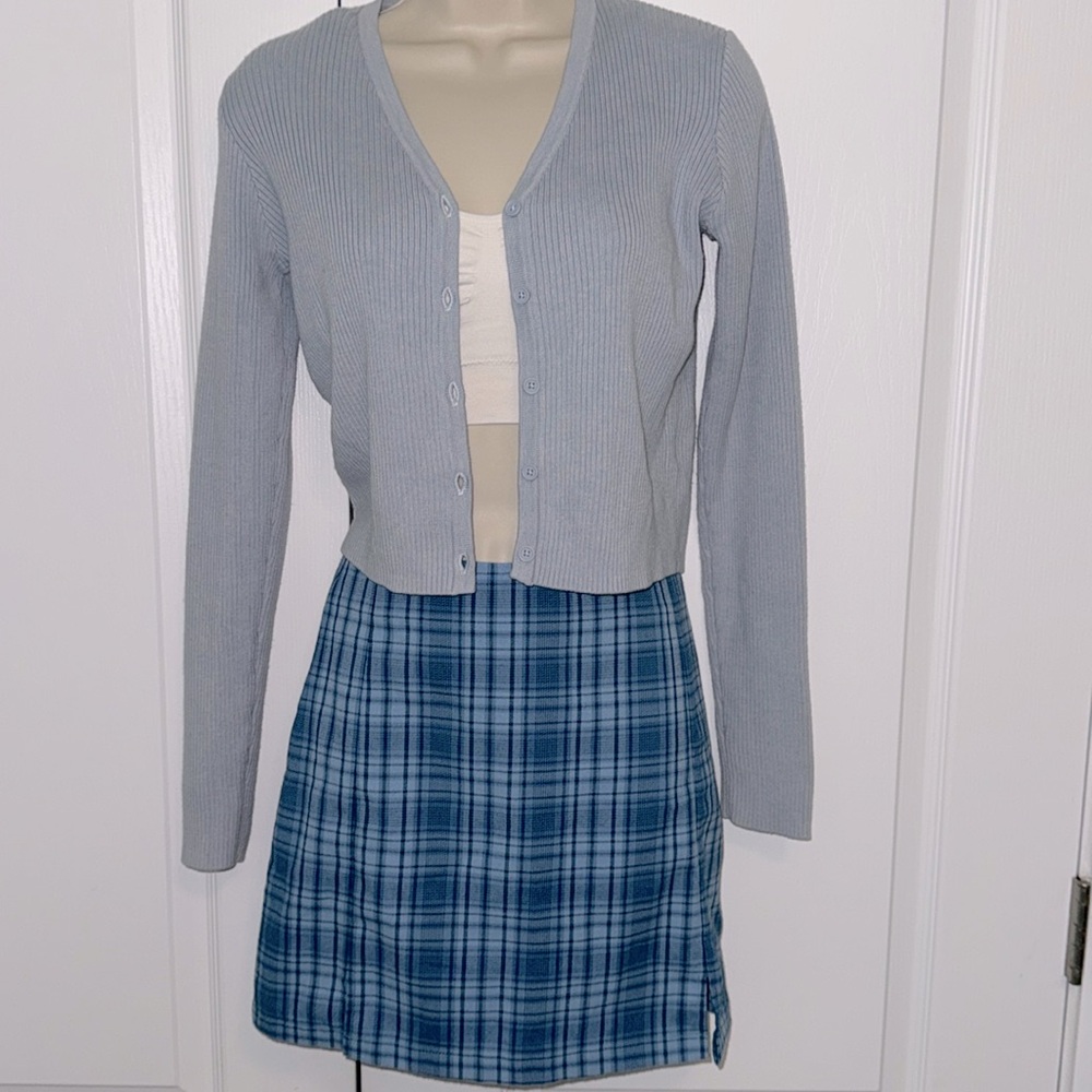 BRANDY MELLVILLE 4-PC LOT: SKIRT, 2 SWEATERS & SHIRT. EUC - SUPER CUTE & CHEAP!
